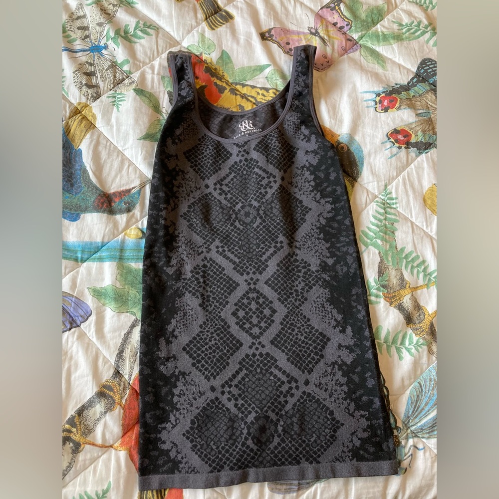Rock & Republic stretchy snake tank top